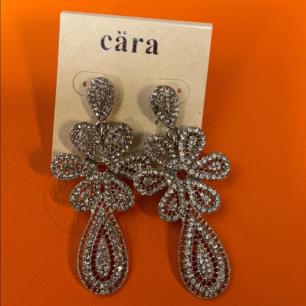 Cara Dangle earrings